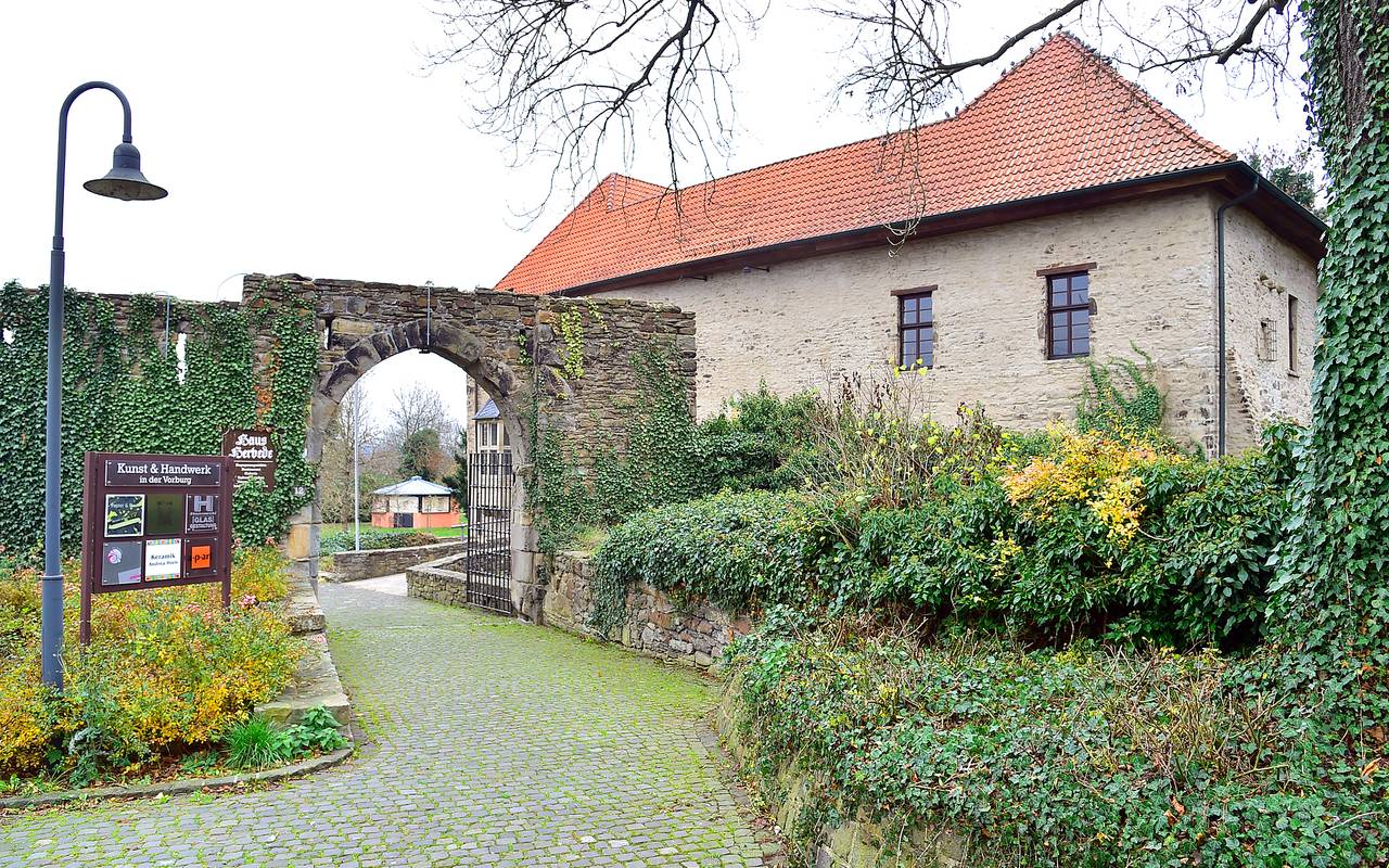 Der ehemalige Landsitz Haus Herbede soll eventuell einen Anbau bekommen. Foto vom 20.11.2018 an der Von-Elverfeldt-Allee in Witten-Herbede.