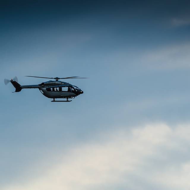 Hubschrauber vor blauem Himmel.
Bei Verwendung in Social Media muss die Bildquelle am Bild genannt werden; bei Verwendung als Nachrichtenbild spielt das System diese automatisch mit aus.