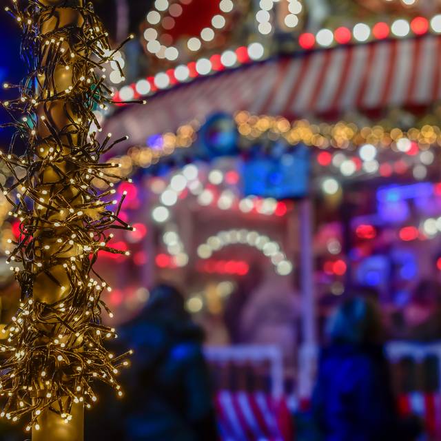 Der Weihnachtsmarkt ist am Freitag, 23.11.2018 in Bochum bunt illuminiert.