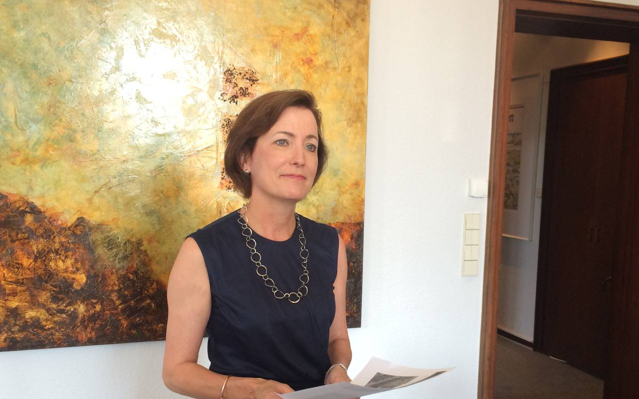 Sonja Leidemann, Bürgermeisterin der Stadt Witten, am 15.09.2016, bei der Vorstellung der Pläne zum Bezug der Flüchtlingsunterkunft Brauckstraße.