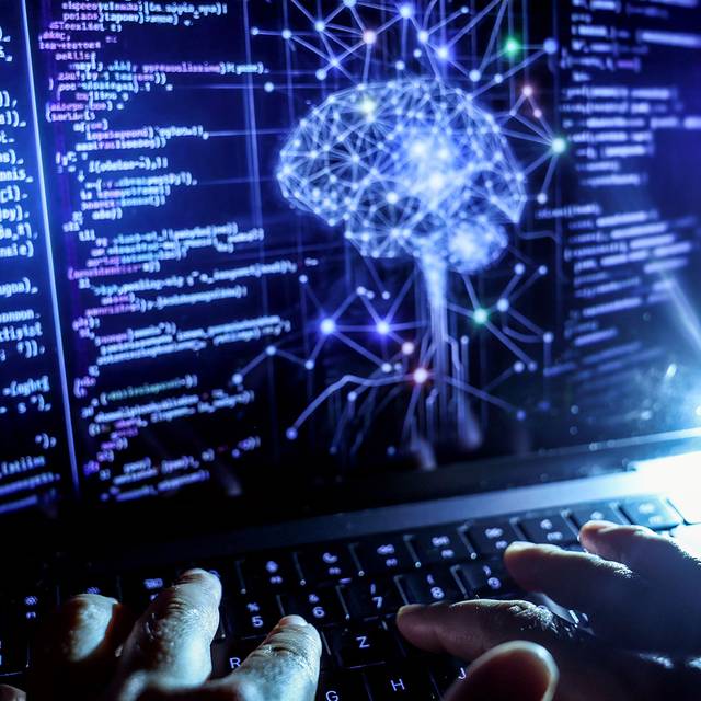 Datenströme auf einem PC-Bildschirm sind zu erkennen. Es ist eine Art Symbolbild für Künstliche Intelligenz.