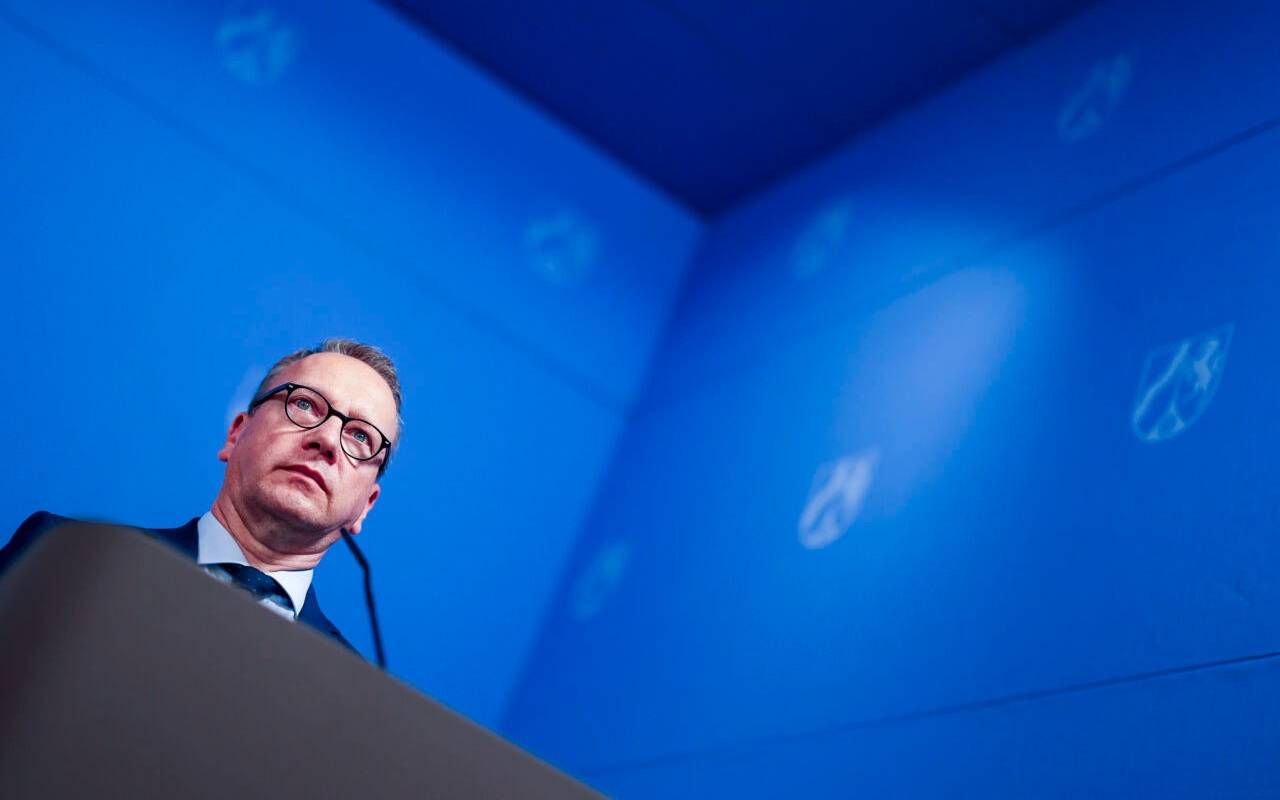 Benjamin Limbach (Bündnis 90/Grüne), Minister der Justiz des Landes Nordrhein-Westfalen, bei der Kabinetts-PK zur Umsetzung des Maßnahmenpakets zu Sicherheit, Migration, Prävention. Am 10. September 2024 hatte die NRW-Landesregierung das umfangreichste Maßnahmenpaket im Bereich Sicherheit, Migration und Prävention in der Geschichte Nordrhein-Westfalens beschlossen. (zu dpa: «Richteraffäre: Untersuchungsausschuss vernimmt ersten Zeugen»)