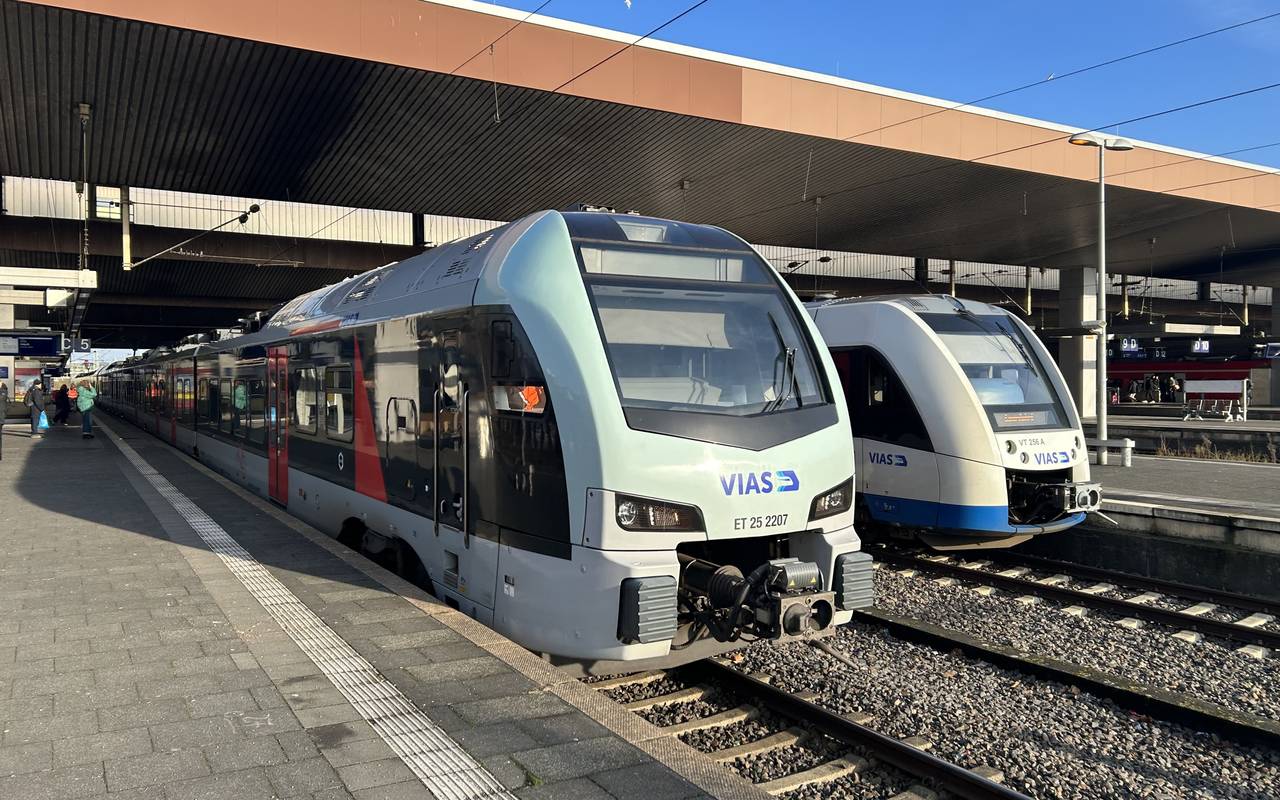 VIAS-Zug vom Typ Stadler FLIRT im NiederrheinNetz