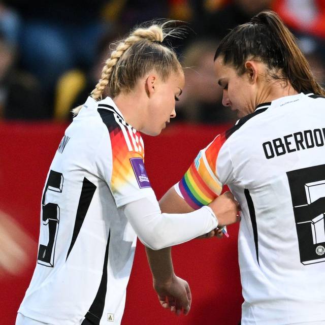 Giulia Gwinn und Lena Oberdorf