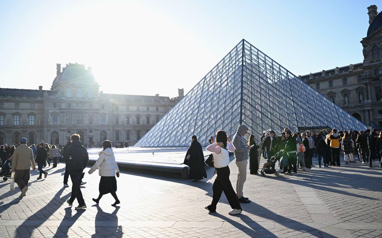 Nach Raubüberfall auf Louvre in Paris