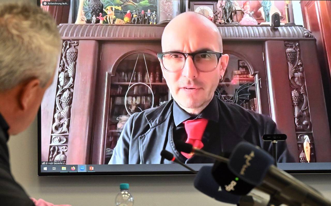 Dr. Mark Benecke