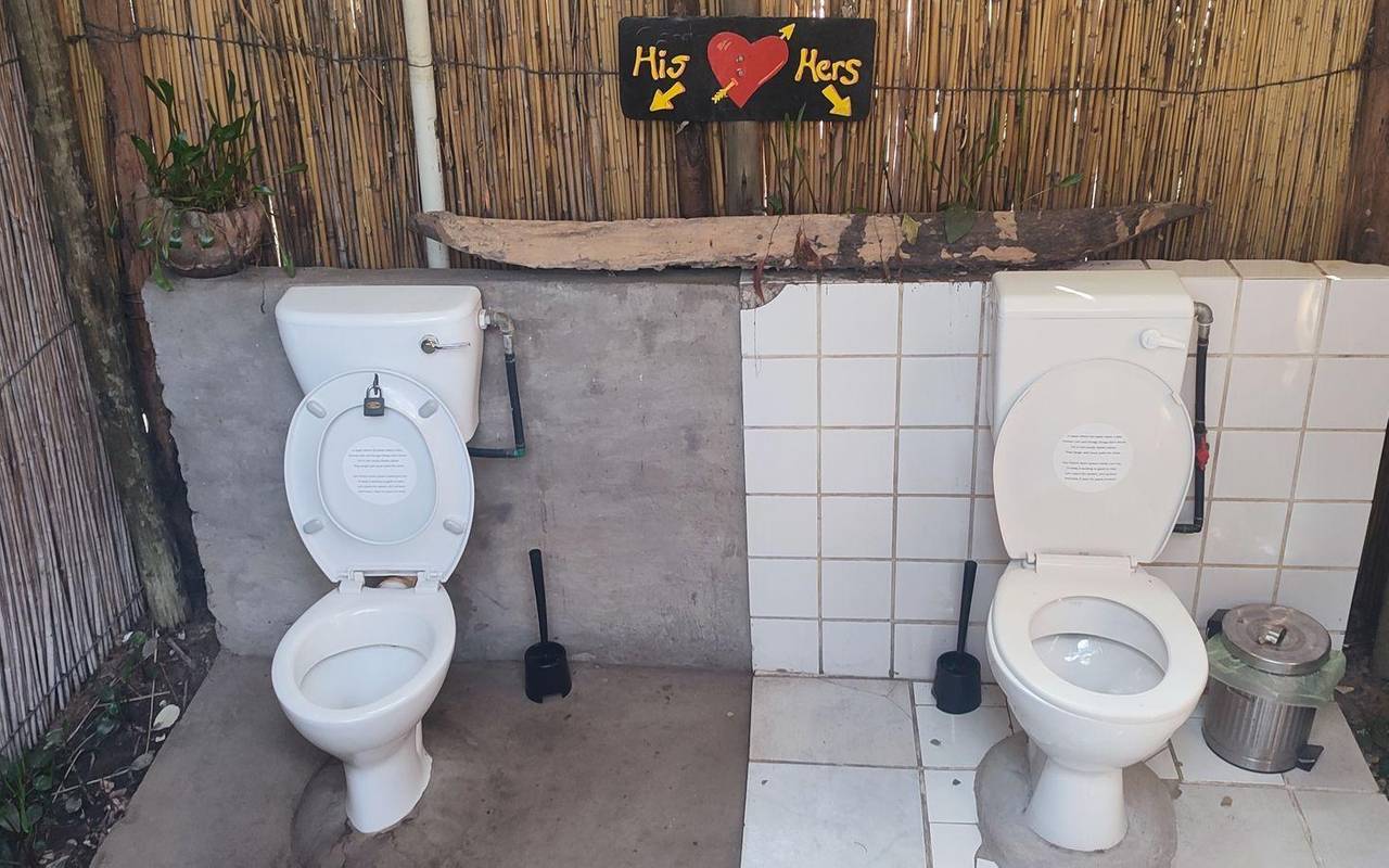 Doppel-Toilette in Namibia