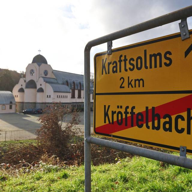 Baby vor Kloster im hessischen Waldsolms gefunden
