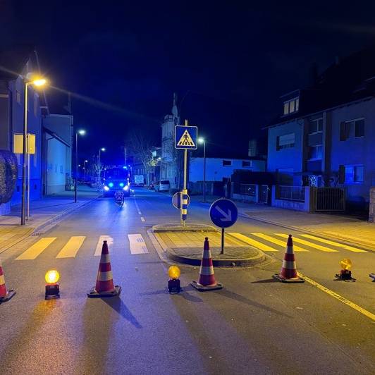 Einsatzstelle Wetterstraße. Bildquelle Feuerwehr Herdecke. Die beigefügten Fotos dürfen nur in Zusammenhang mit dem unmittelbaren Einsatzereignis verwendet werden. Für andere Berichterstattungen ist die Zustimmung der Pressestelle FFH einzuholen.