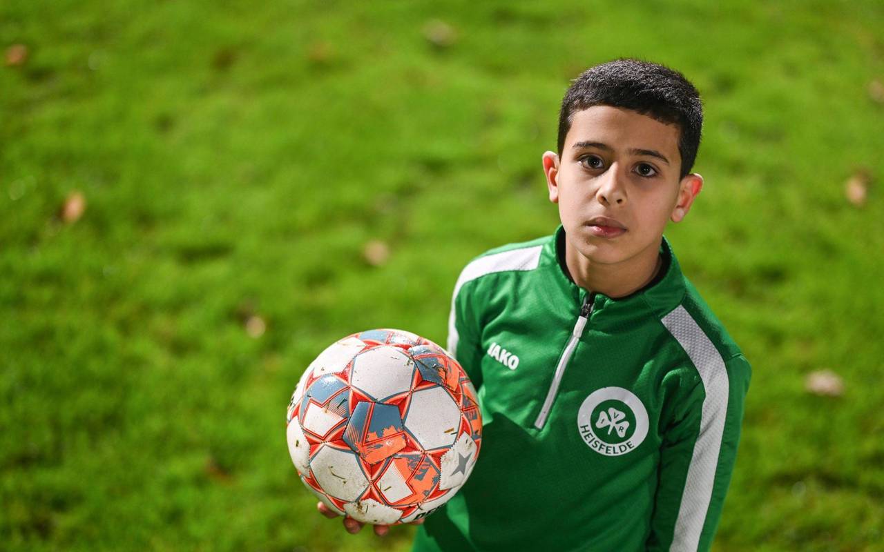 Fallrückzieher-Video eines Kindes sorgt für viralen Hit