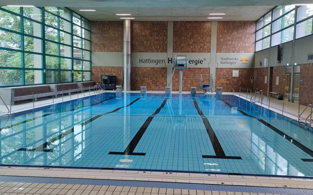 Das leere Hallenbad am Schulzentrum Holthausen