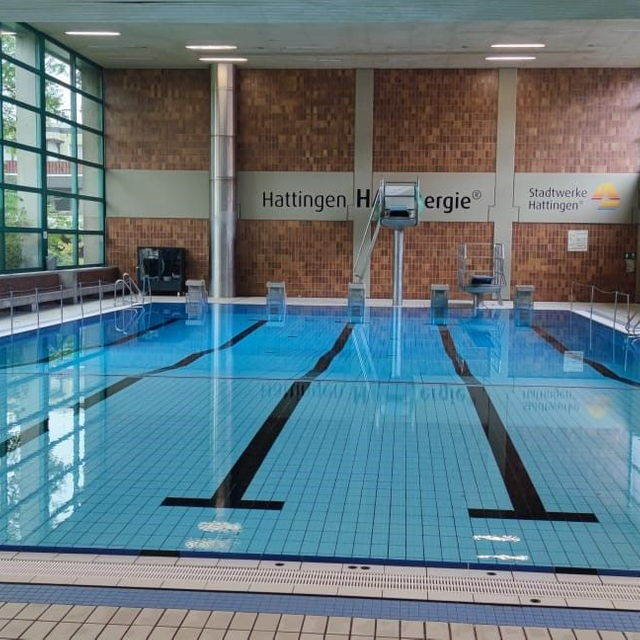 Das leere Hallenbad am Schulzentrum Holthausen