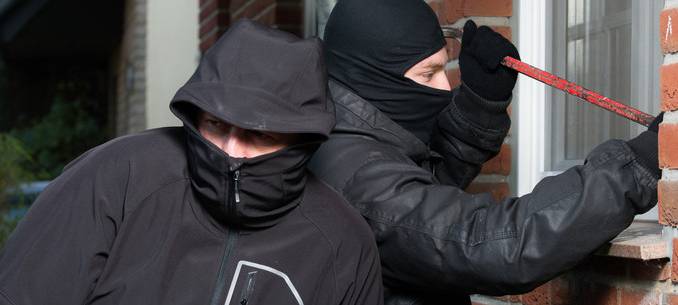 Einbrecher stehlen drei Autos