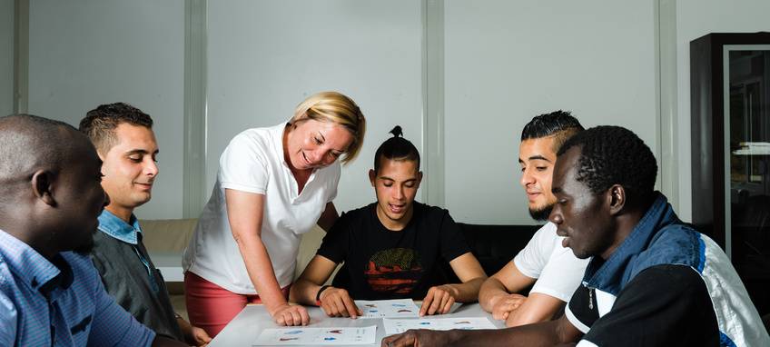 Ehrenamtliche Deutschlehrer gesucht