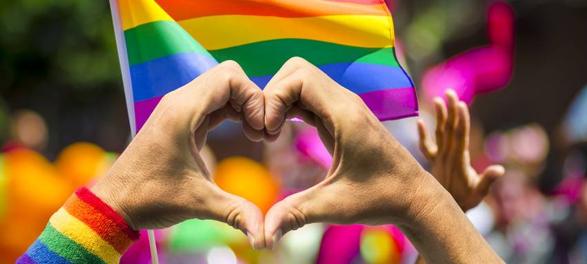 Regenbogenflagge am Wittener Rathaus