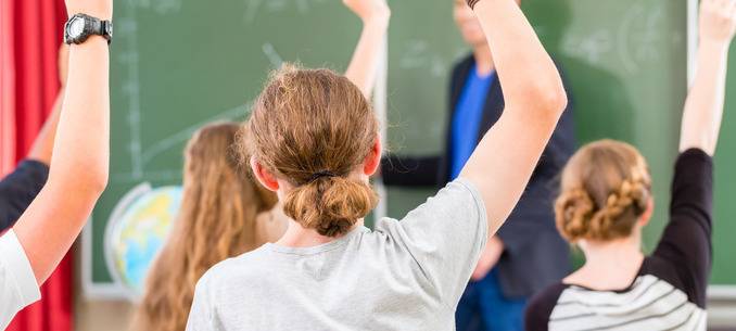 Lehrer mit Fluchtgeschichte treten Dienst an