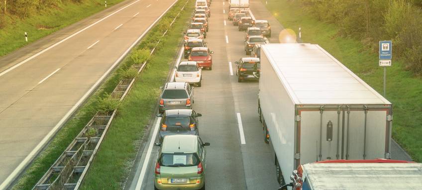 Autoclub misst Abstände von LKW auf Autobahnen