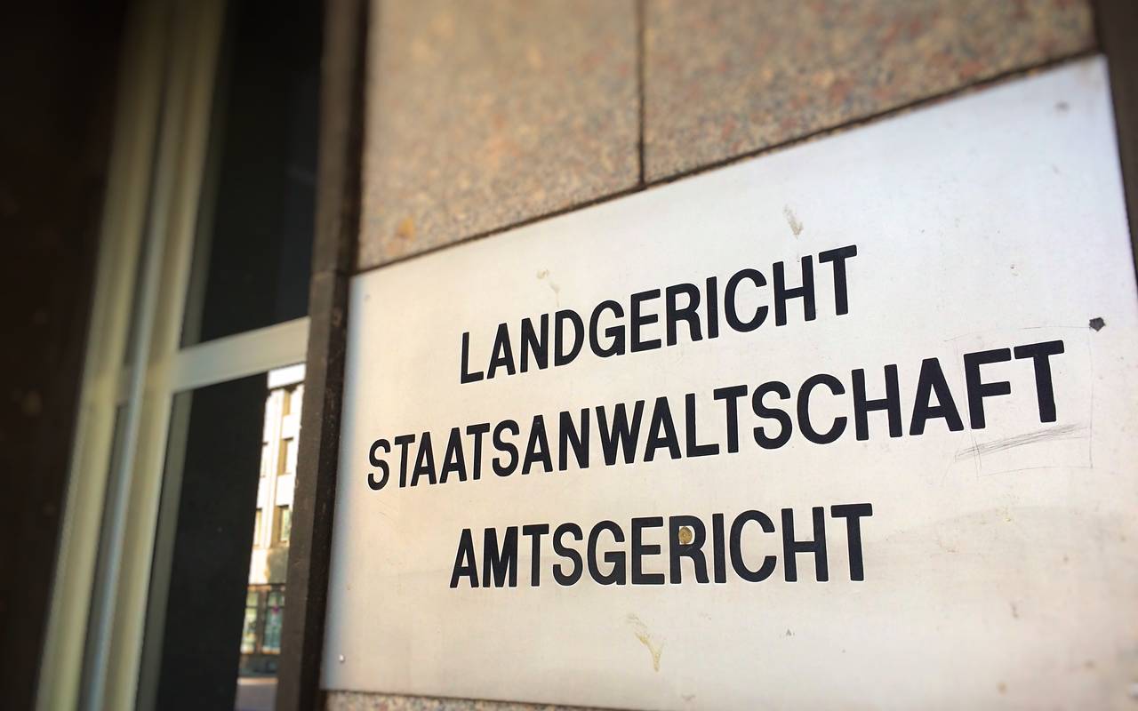 Schild Landgericht, Staatsanwaltschaft, Amtsgericht Bochum
