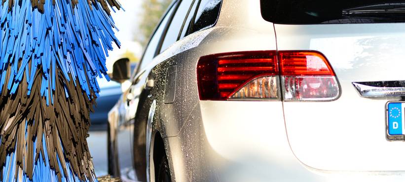 Unbekannte waschen Auto in Ennepe