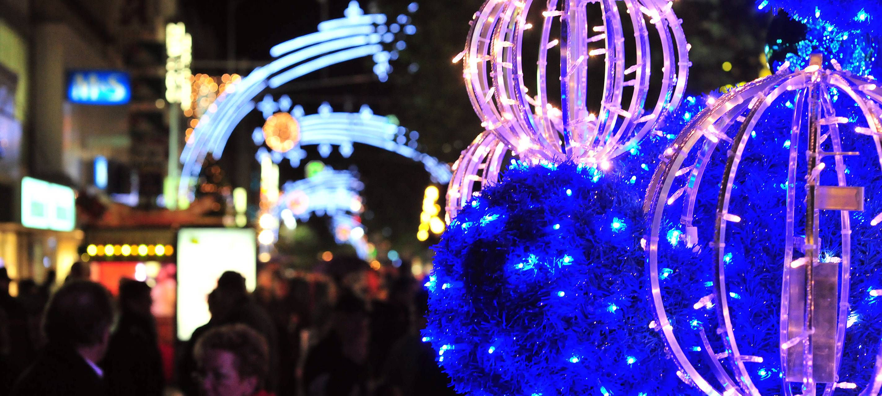 In der Gelsenkirchener Innenstadt wird am 19. November 2010 der Weihnachtsmarkt eröffnet und die neue Weihnachtsbeleuchtung erstmalig in Betrieb genommen.