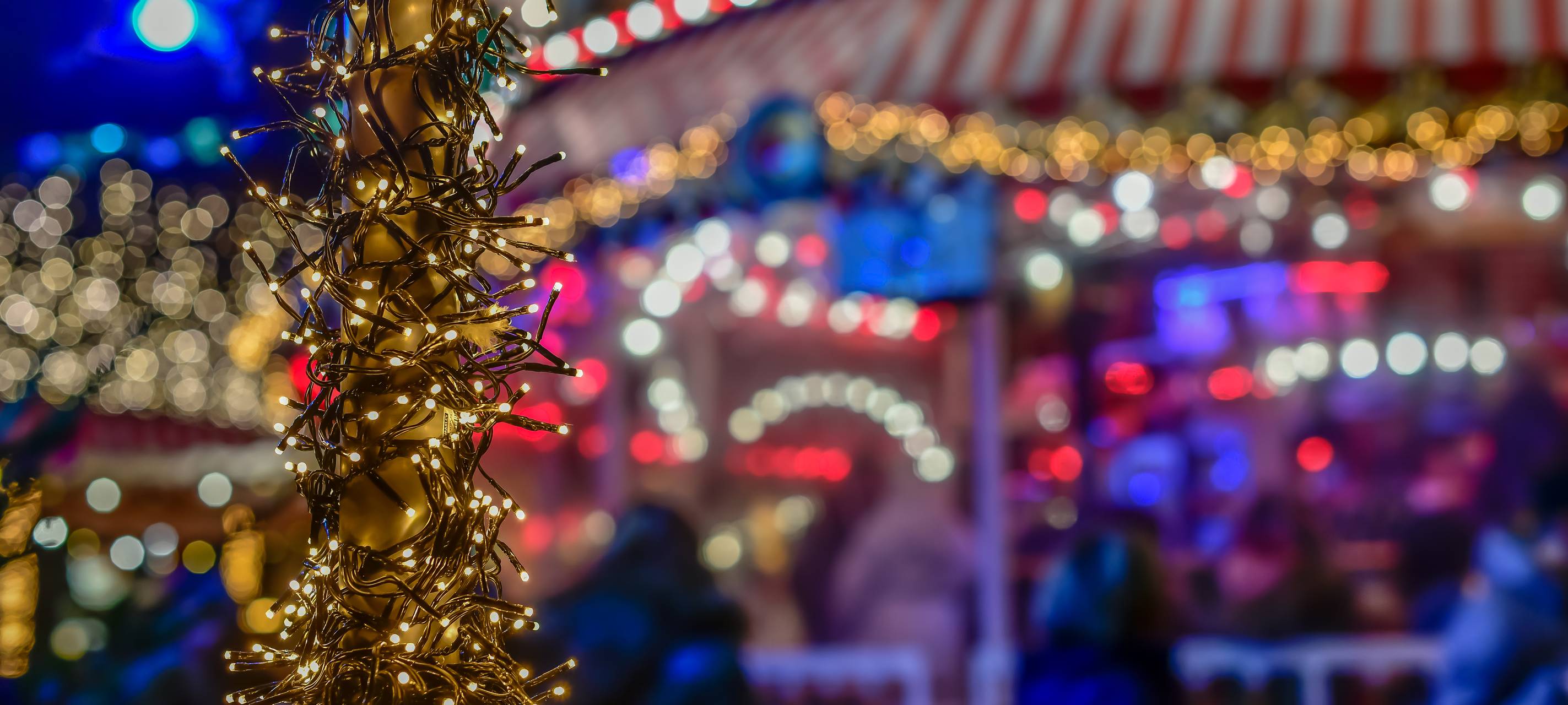 Der Weihnachtsmarkt ist am Freitag, 23.11.2018 in Bochum bunt illuminiert.