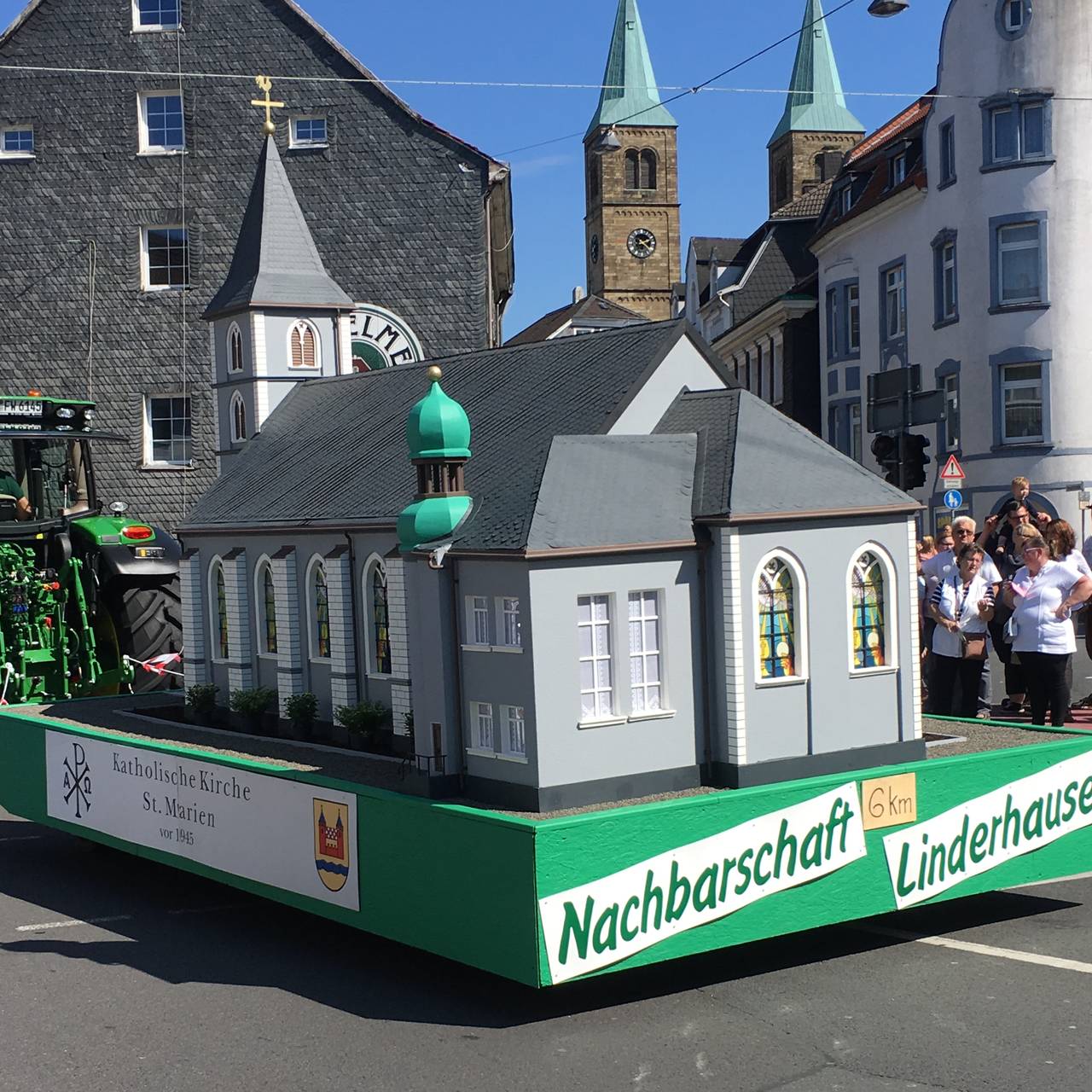 Zehntausende feiern beim Schwelmer Heimatfestumzug.
