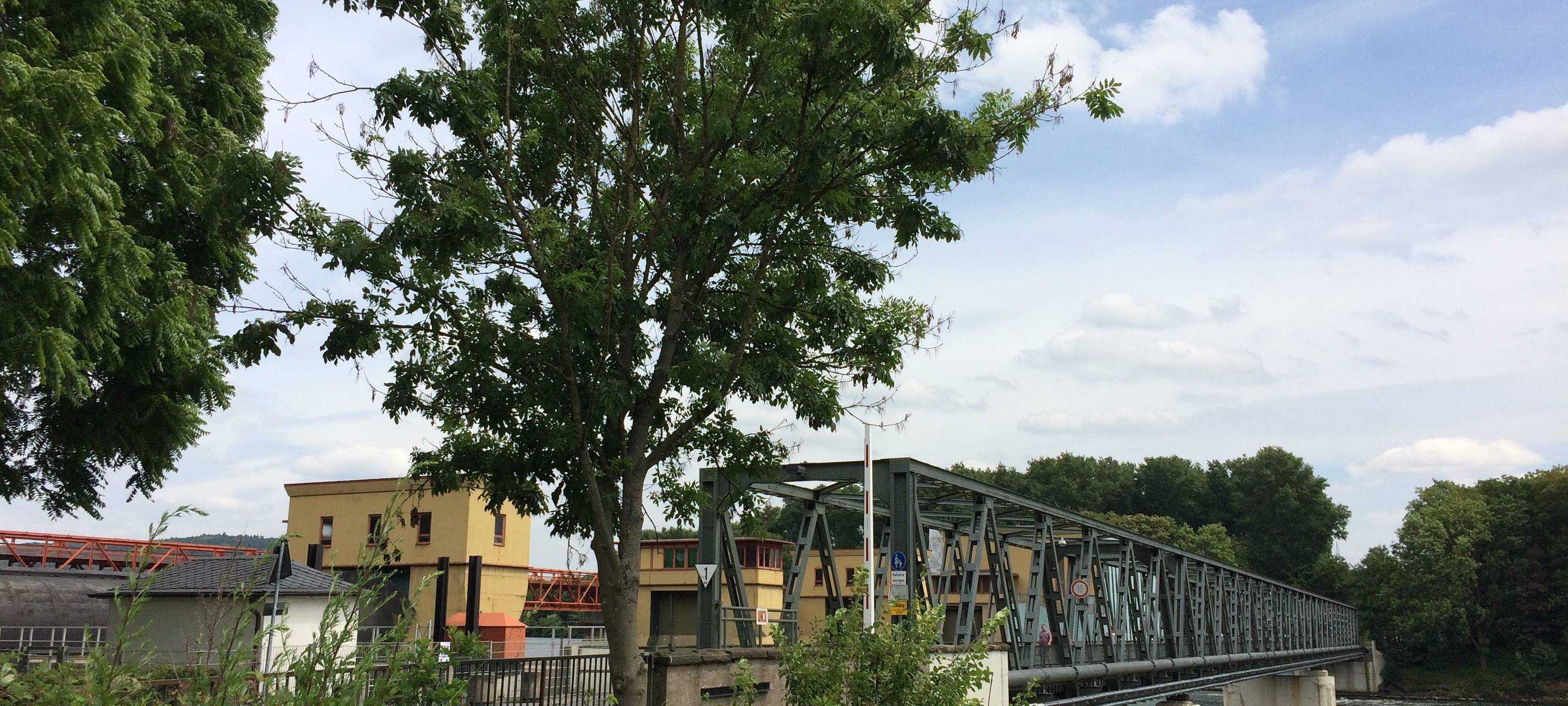 Bahnbrücken nicht als Sprungtürme benutzen