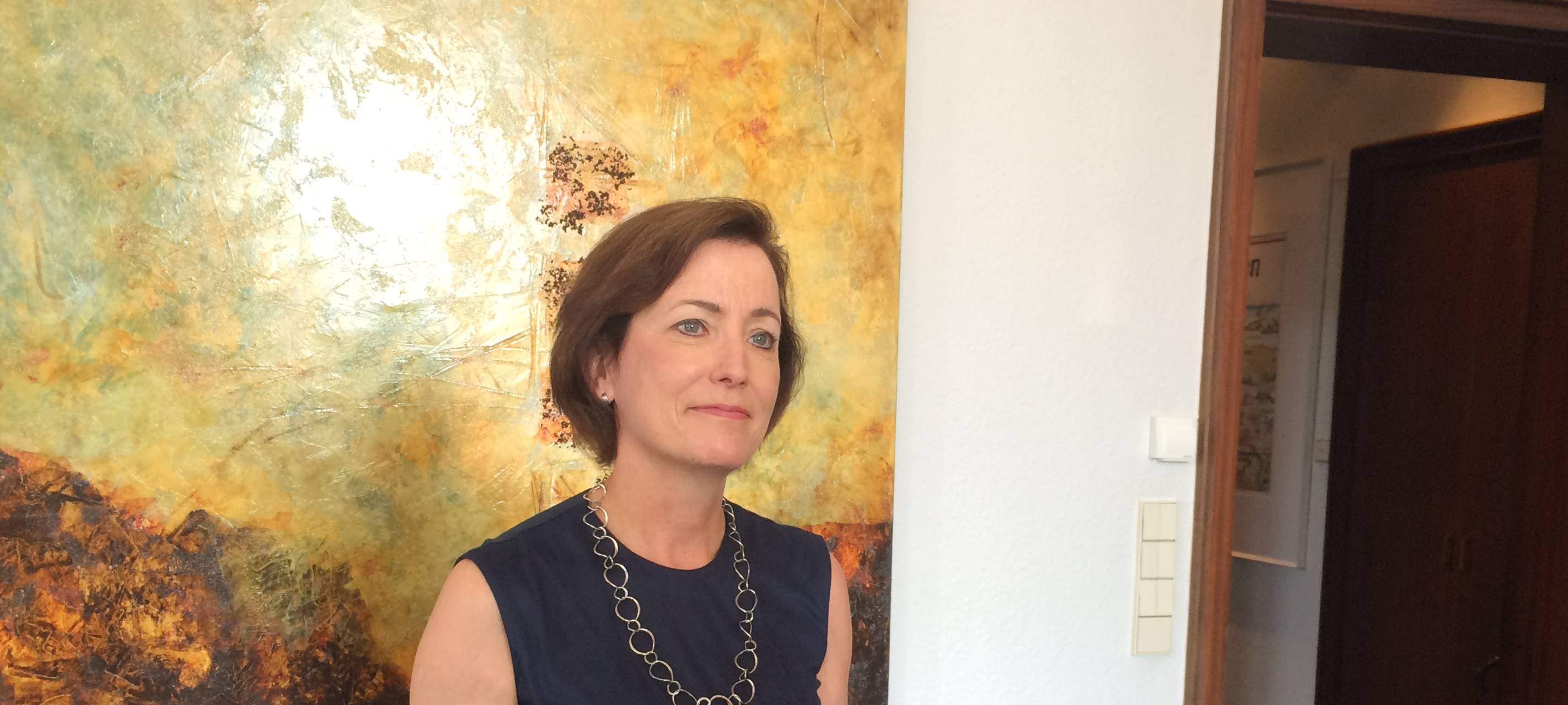 Sonja Leidemann, Bürgermeisterin der Stadt Witten, am 15.09.2016, bei der Vorstellung der Pläne zum Bezug der Flüchtlingsunterkunft Brauckstraße.