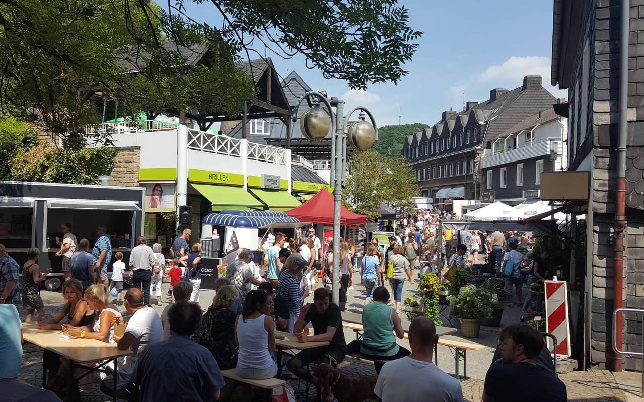 Die Herdecker Innenstadt ist voll beim 1. Herdecker Street Food Festival.