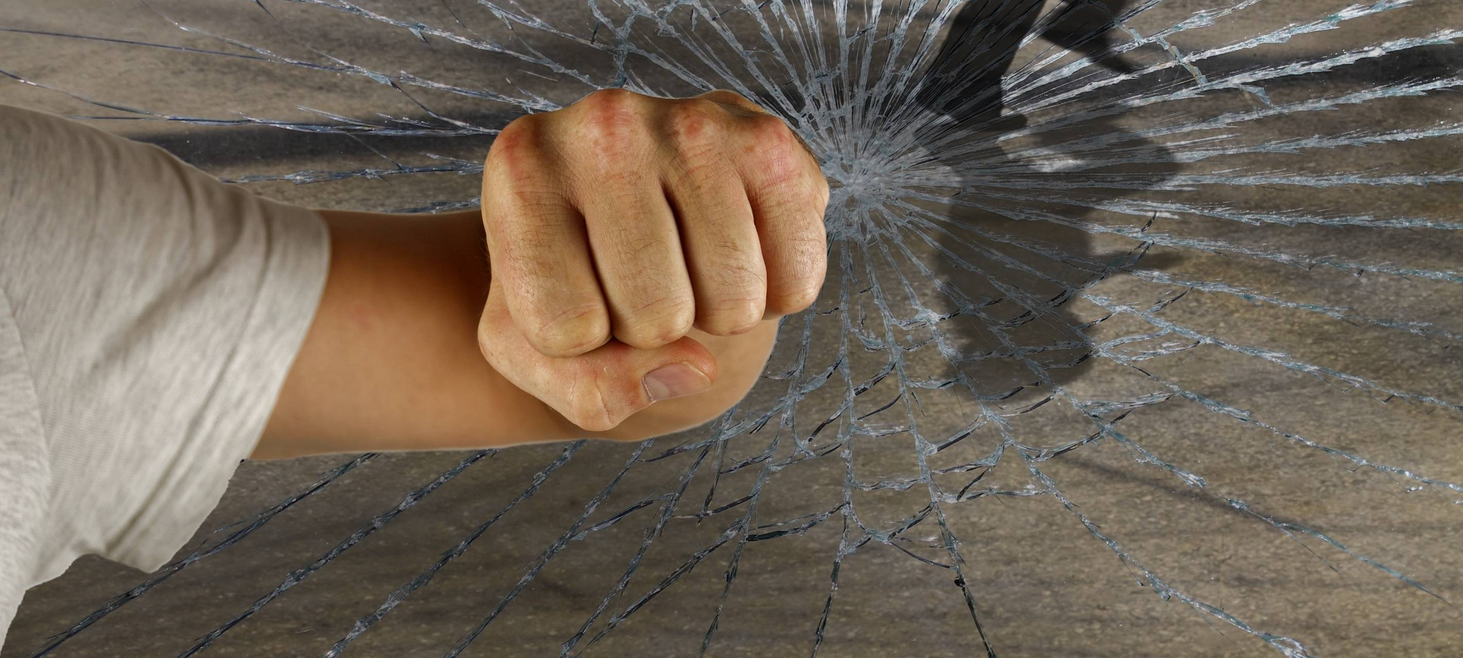 Mehrere Autoeinbrüche in Ennepetal - Polizei sucht Zeugen