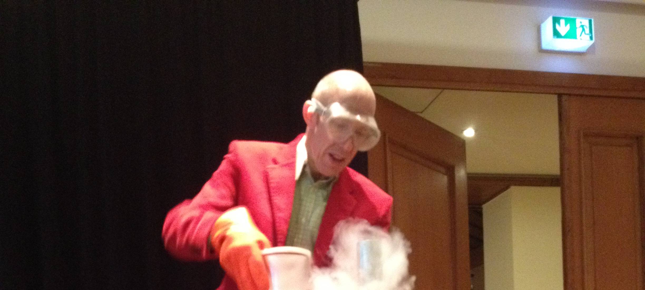 Physiker Marcus Weber experimentiert