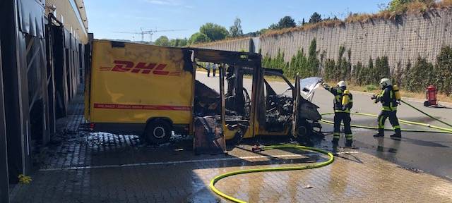 Feuer an DHL-Frachtzentrum