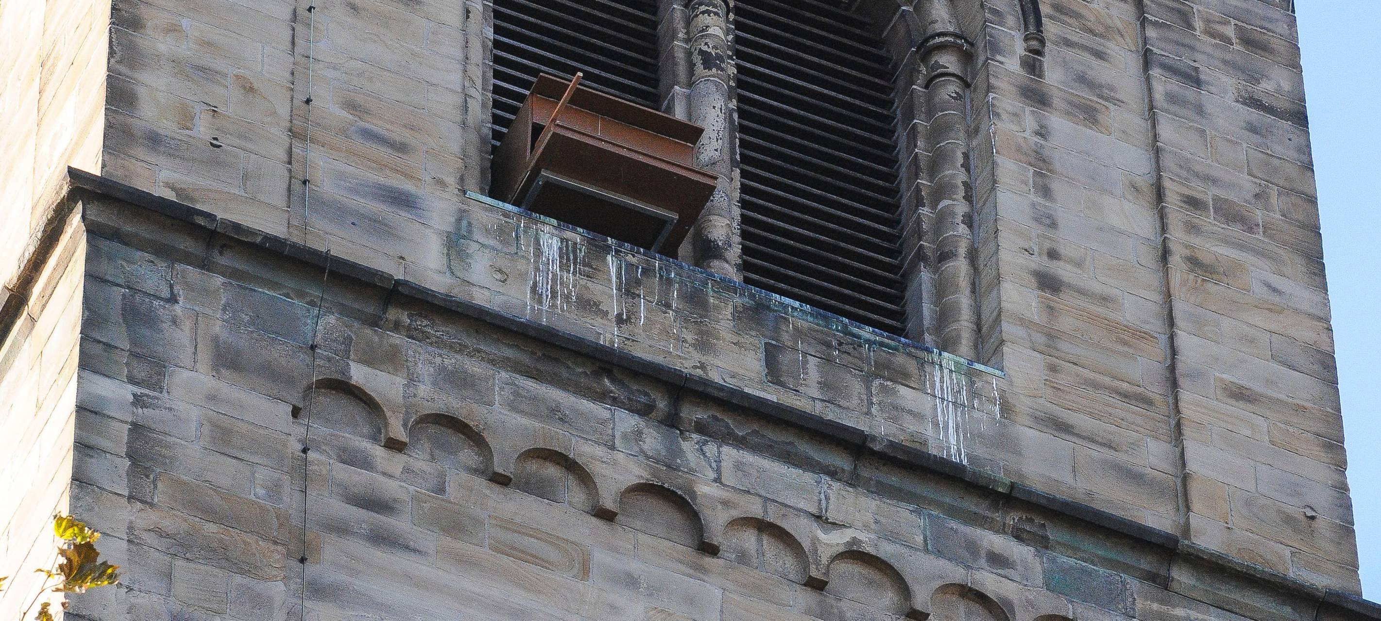 Die Uhr am Südturm der Christuskirche Schwelm: Hier ein Bild von vor dem Diebstahl - die goldfarbenen Zeiger hängen noch.