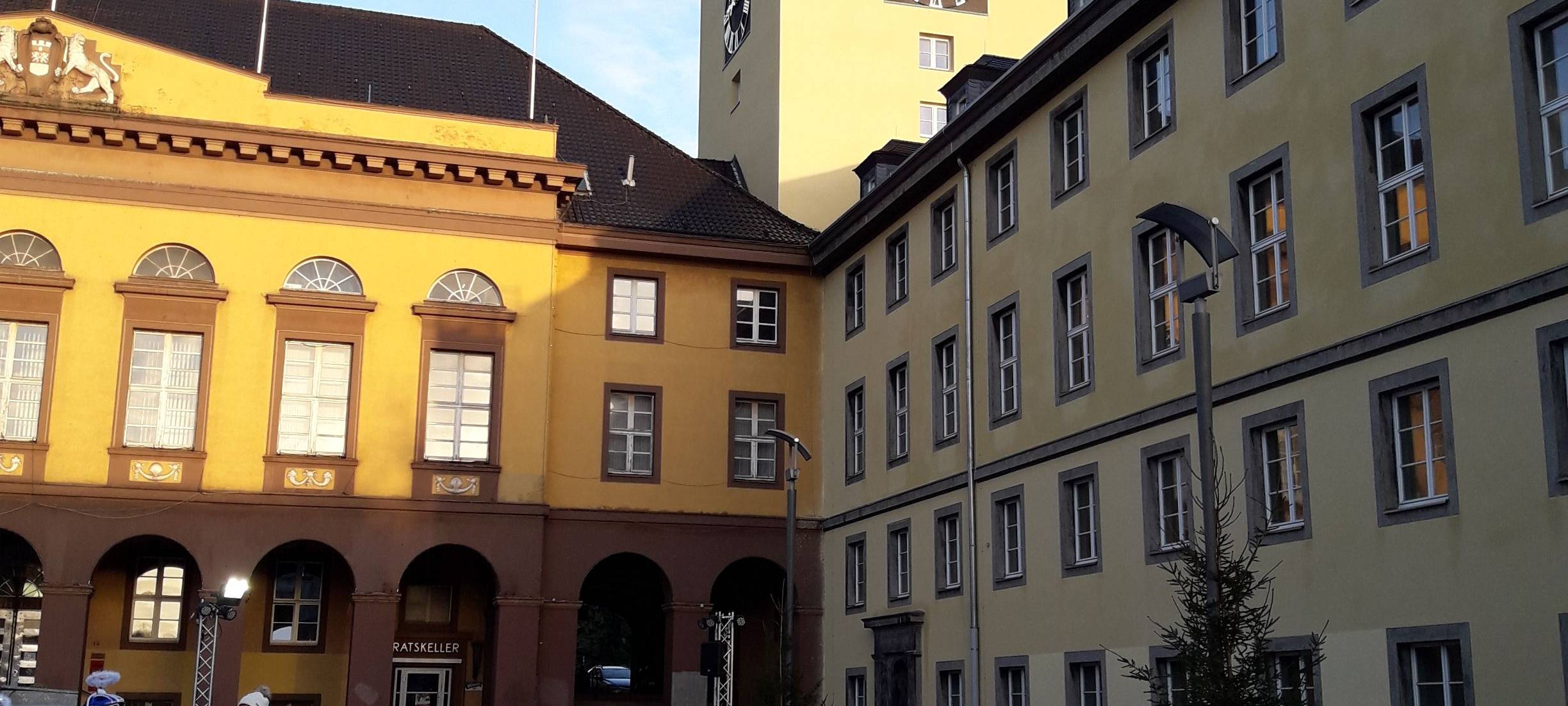 Weihnachtsmarkt und Eisbahn öffnen