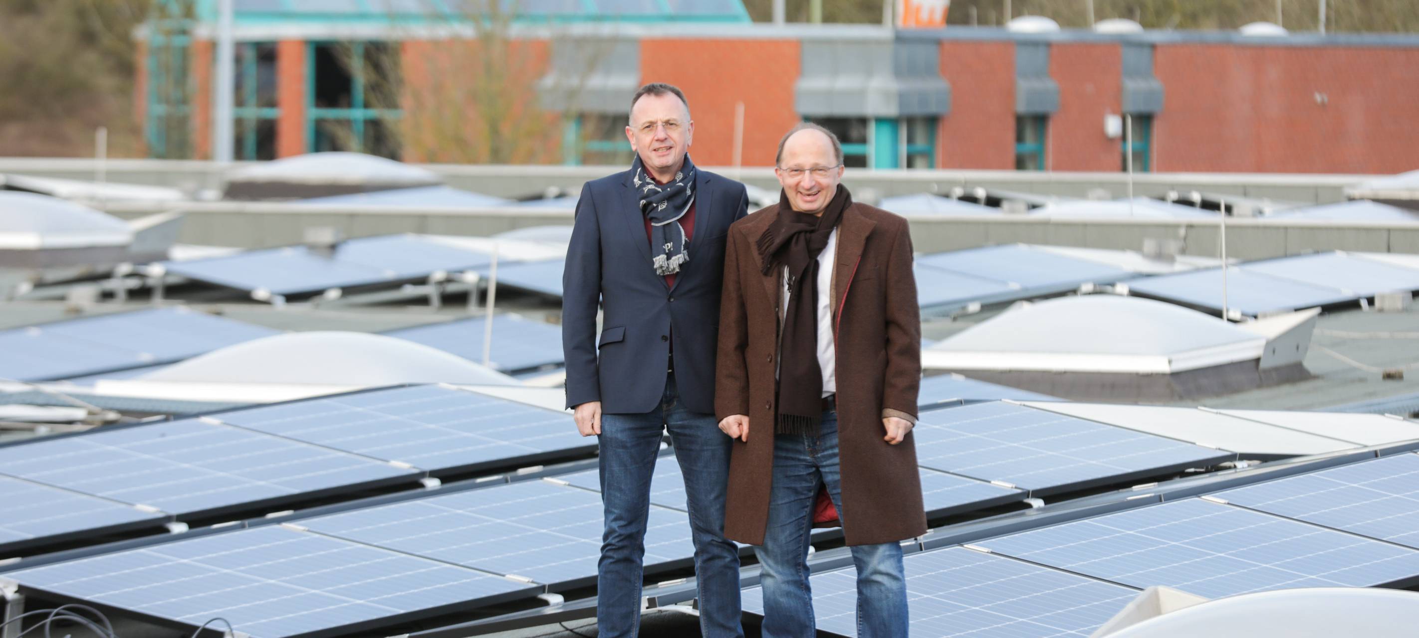 Solaranlage auf Busdepot geht in Betrieb