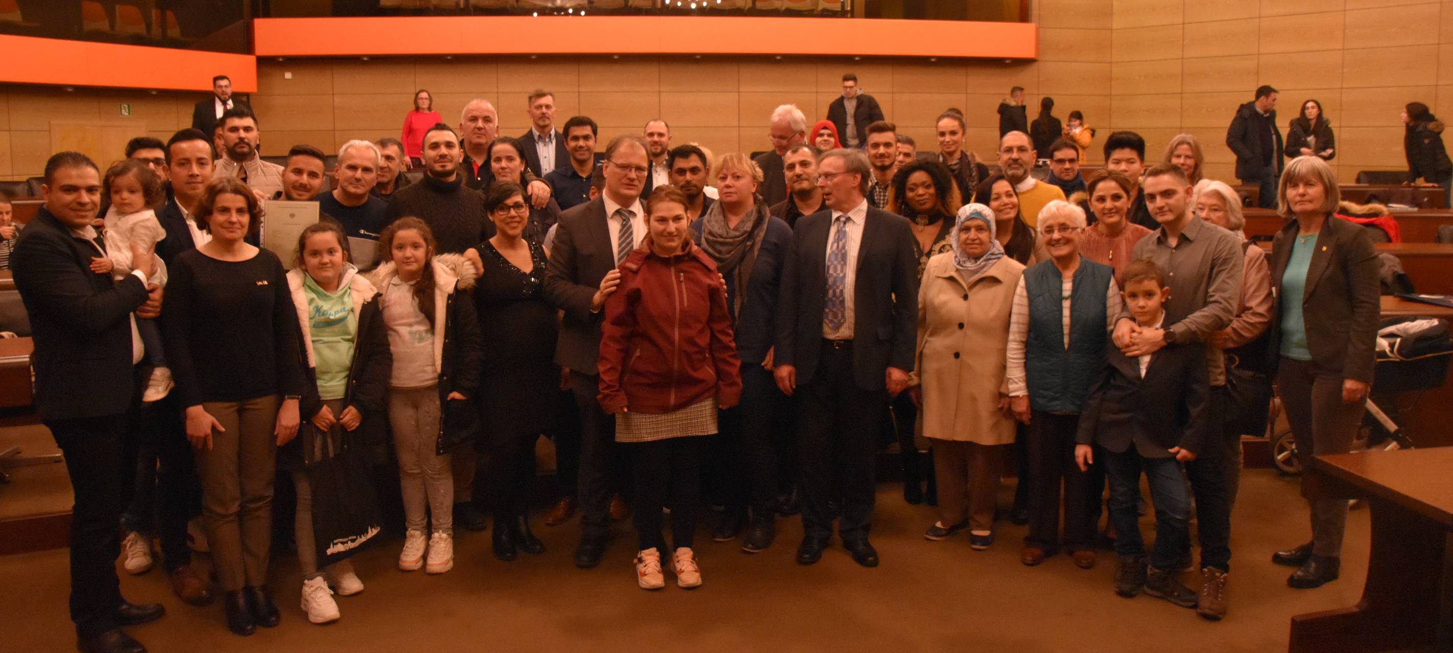 438 Menschen im Kreis eingebürgert