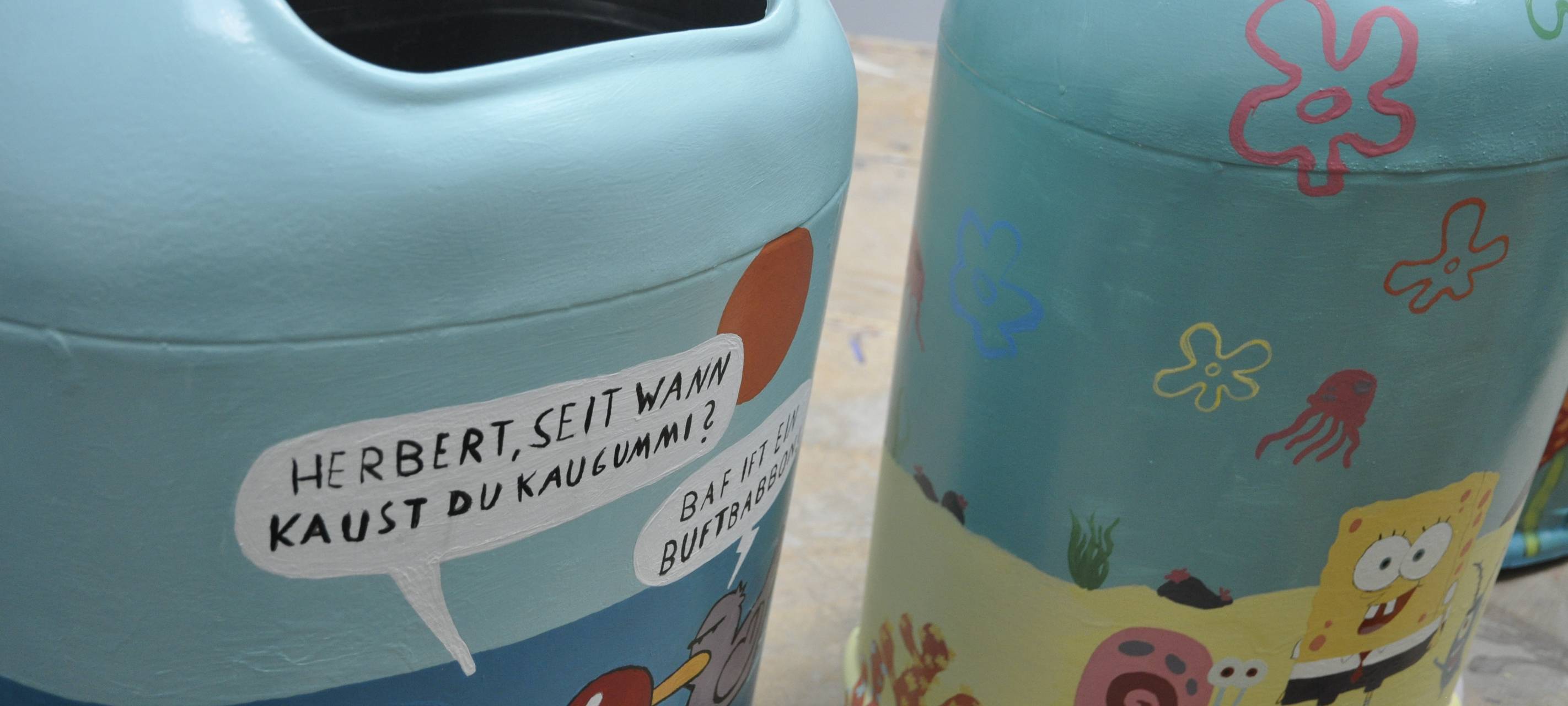 Jugendliche verschönern Mülleimer in Hattingen