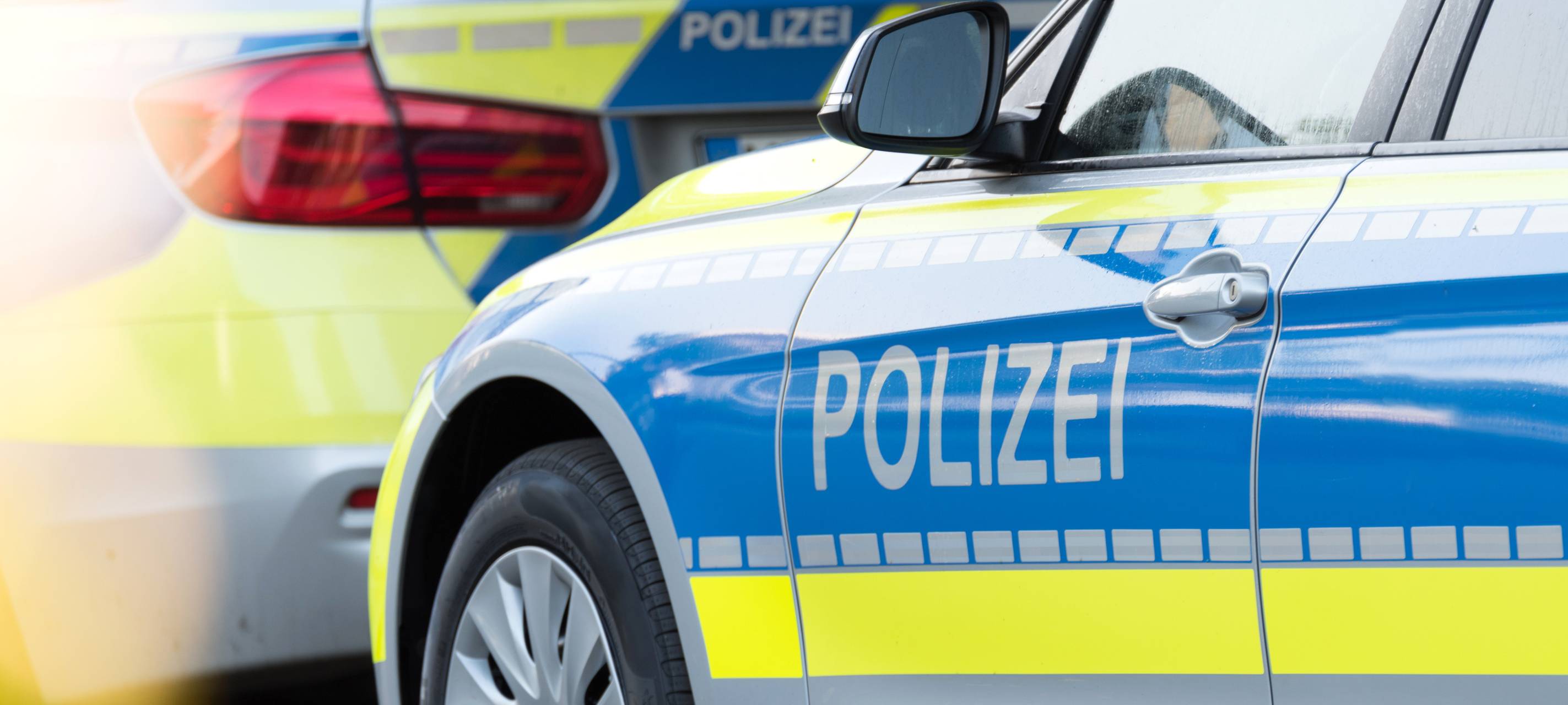 Angriff auf Polizeiauto