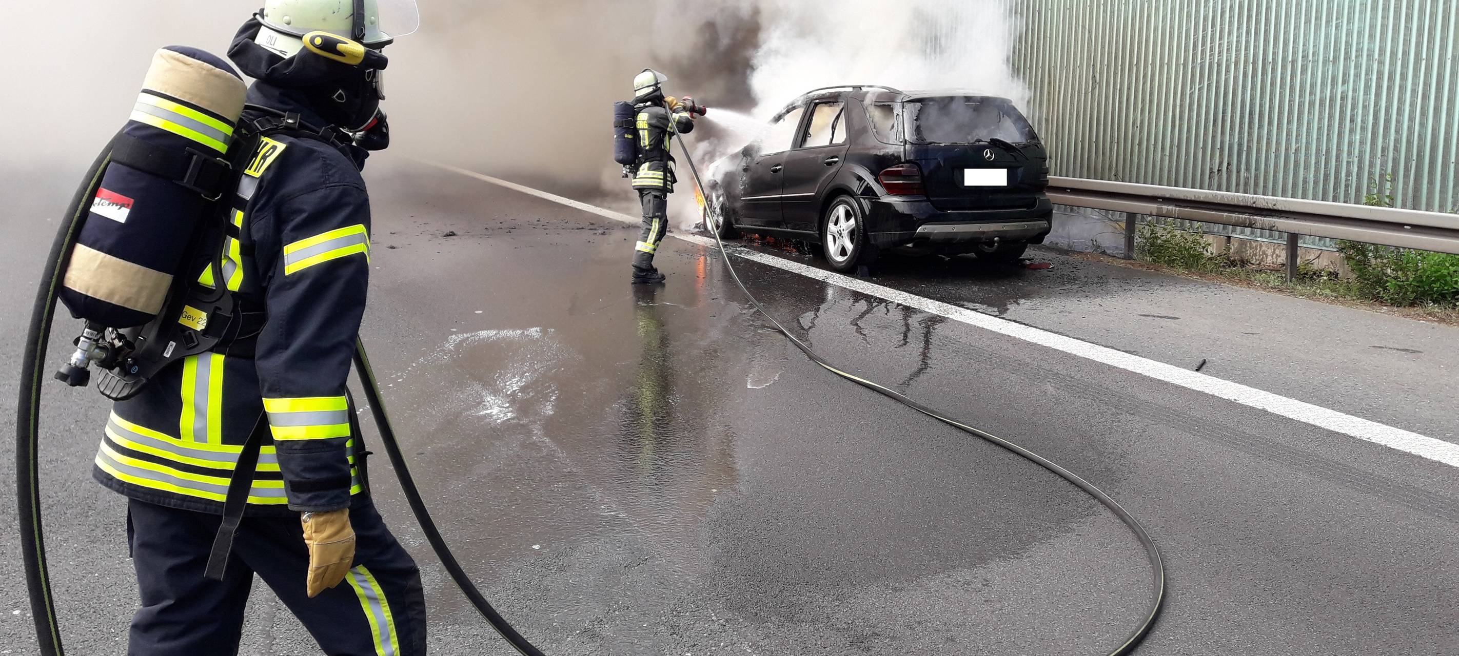 Brennendes Auto sorgt für A1-Sperrung