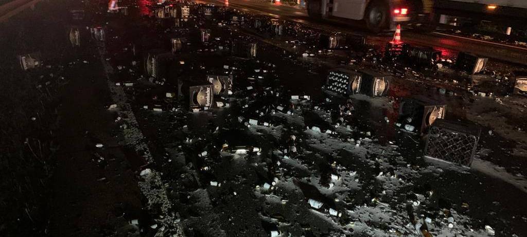 LKW verliert Ladung auf A45