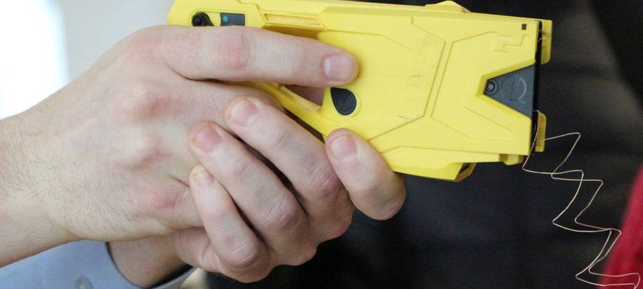 Taser im Einsatz: Polizei bekommt Elektroschock-Pistolen