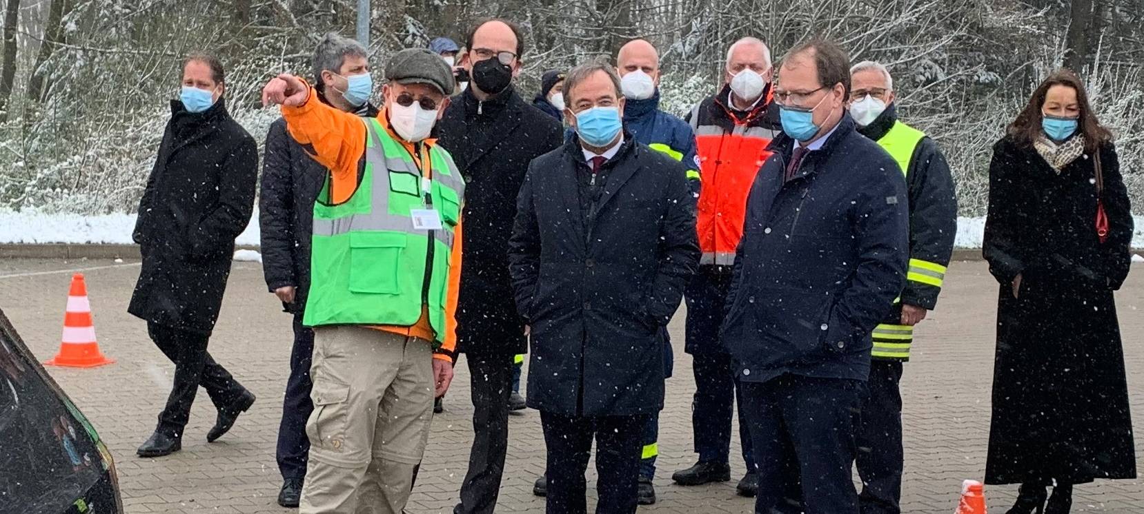 NRW-Ministerpräsident Laschet besucht Impf-Drive-In