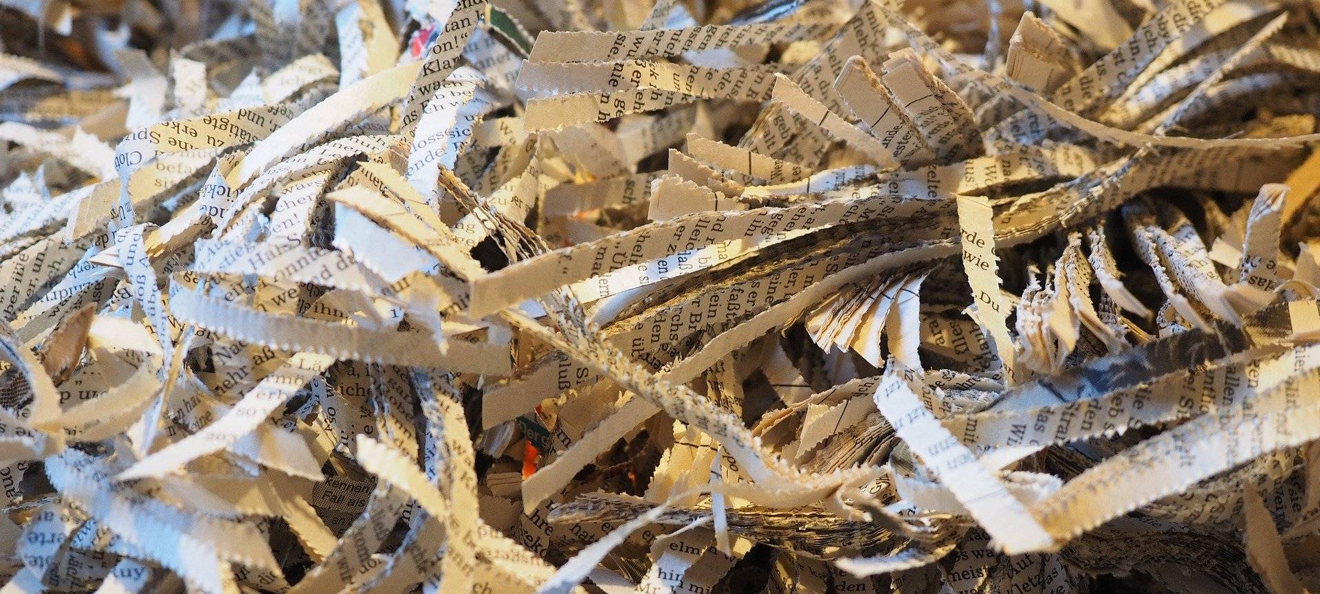 Witten: Firmen sorgen für überfüllte Papiercontainer