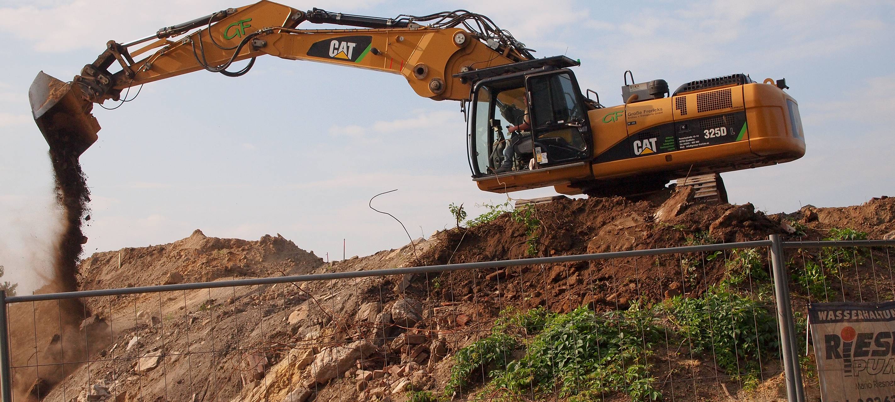 Ennepetal: Bagger steht in Flammen