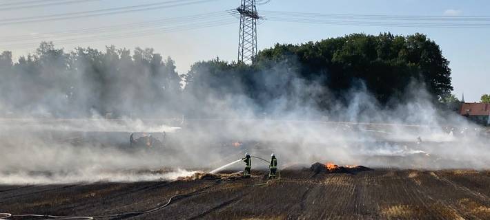 Großbrand auf Feld in Hattingen