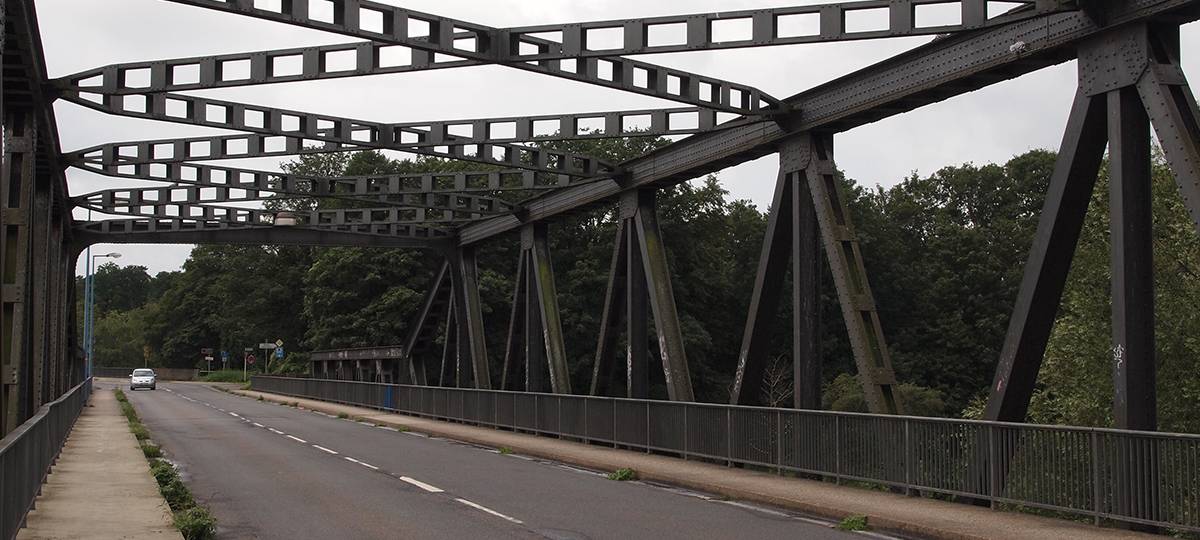 Arbeiten an Bahn-Brücken