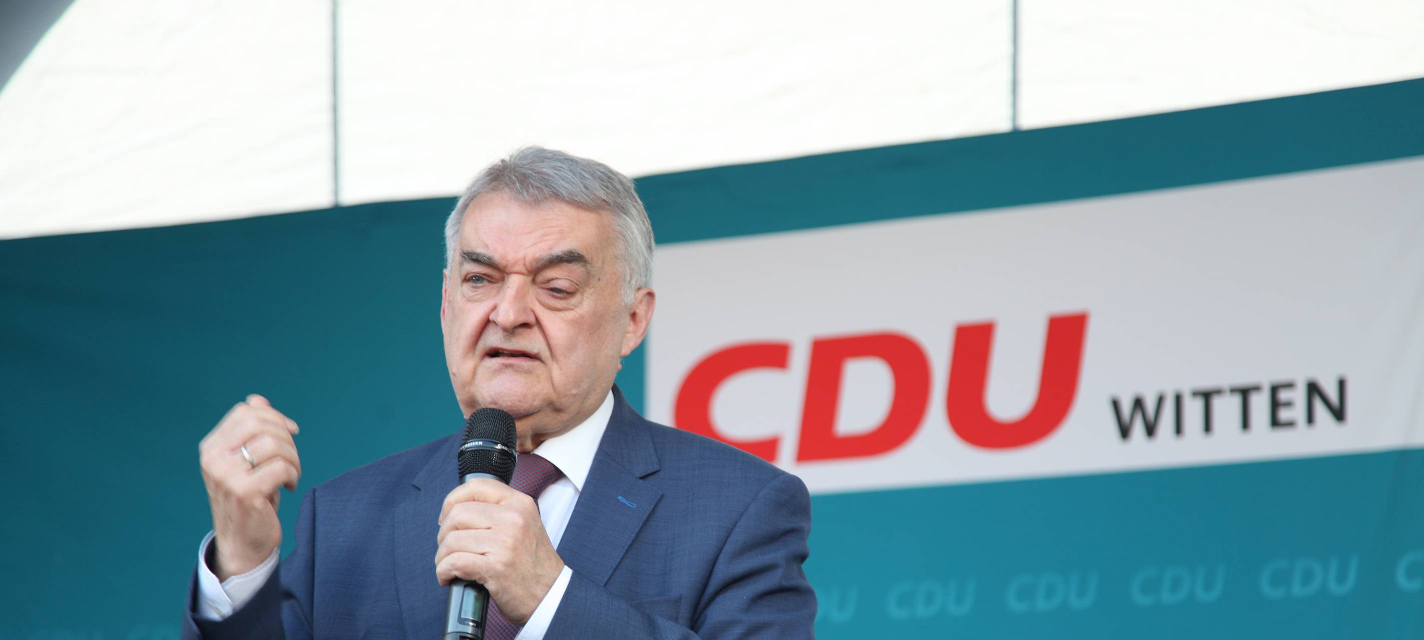 Reul unterstützt Wahlkampf in Witten