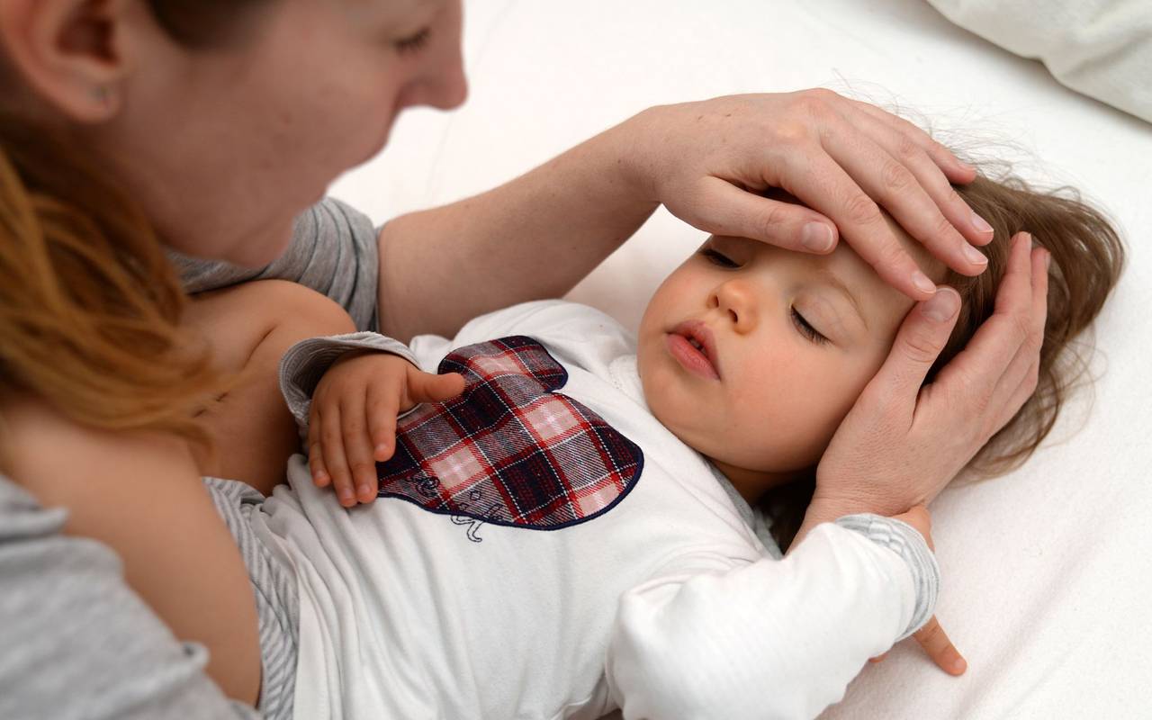 Richtig deuten: Kopfschmerzen äußern sich bei Kindern oft anders.