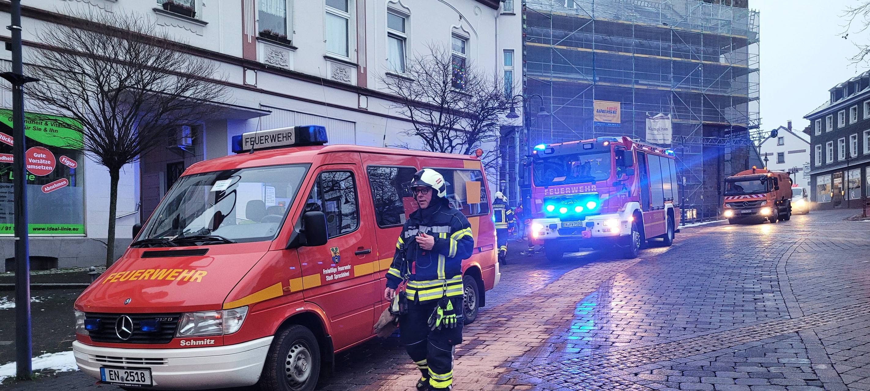 Feuerwehr beseitigt in Sprockhövel kilometerlange Ölspuren
