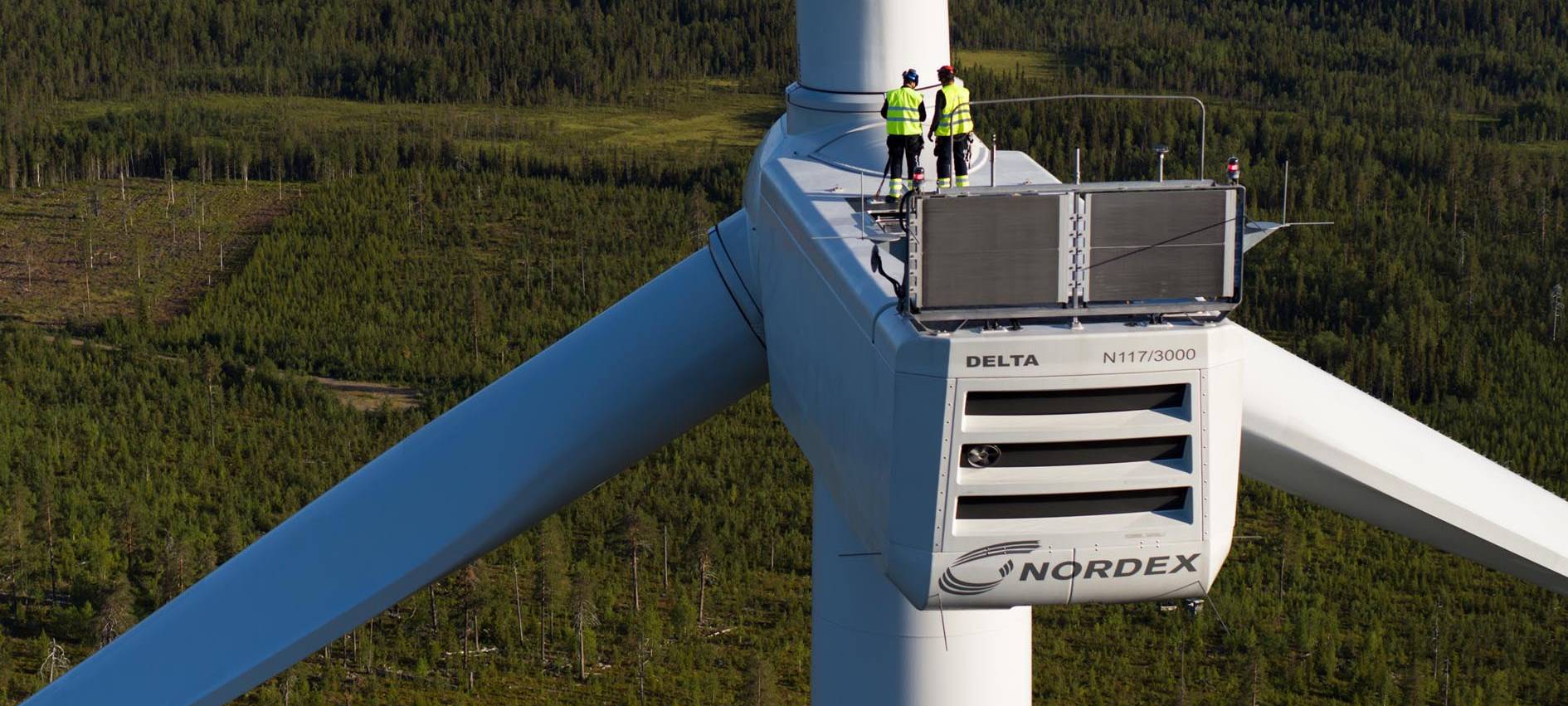 Windkraftanlagen werden transportiert